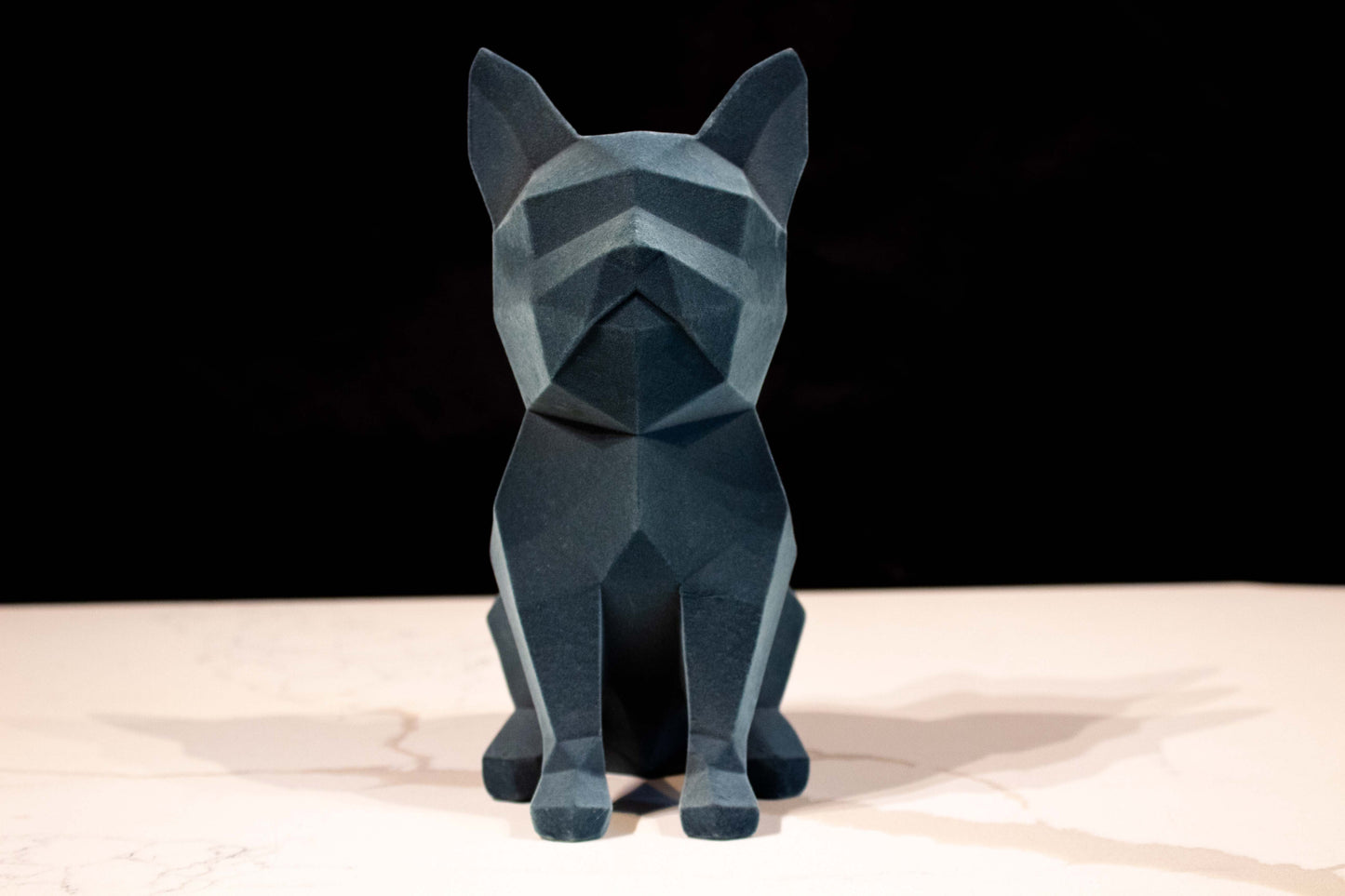 Figura de ornato en forma Boulldog textura aterciopelada gris de frente