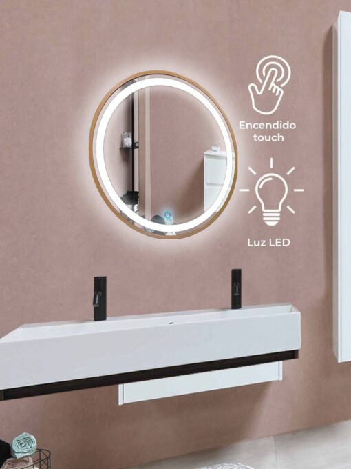 Espejo con forma circular con contorno interior con iluminación led y el exterior en dorado colocado sobre un mueble y a su derecha imágenes de touch y led